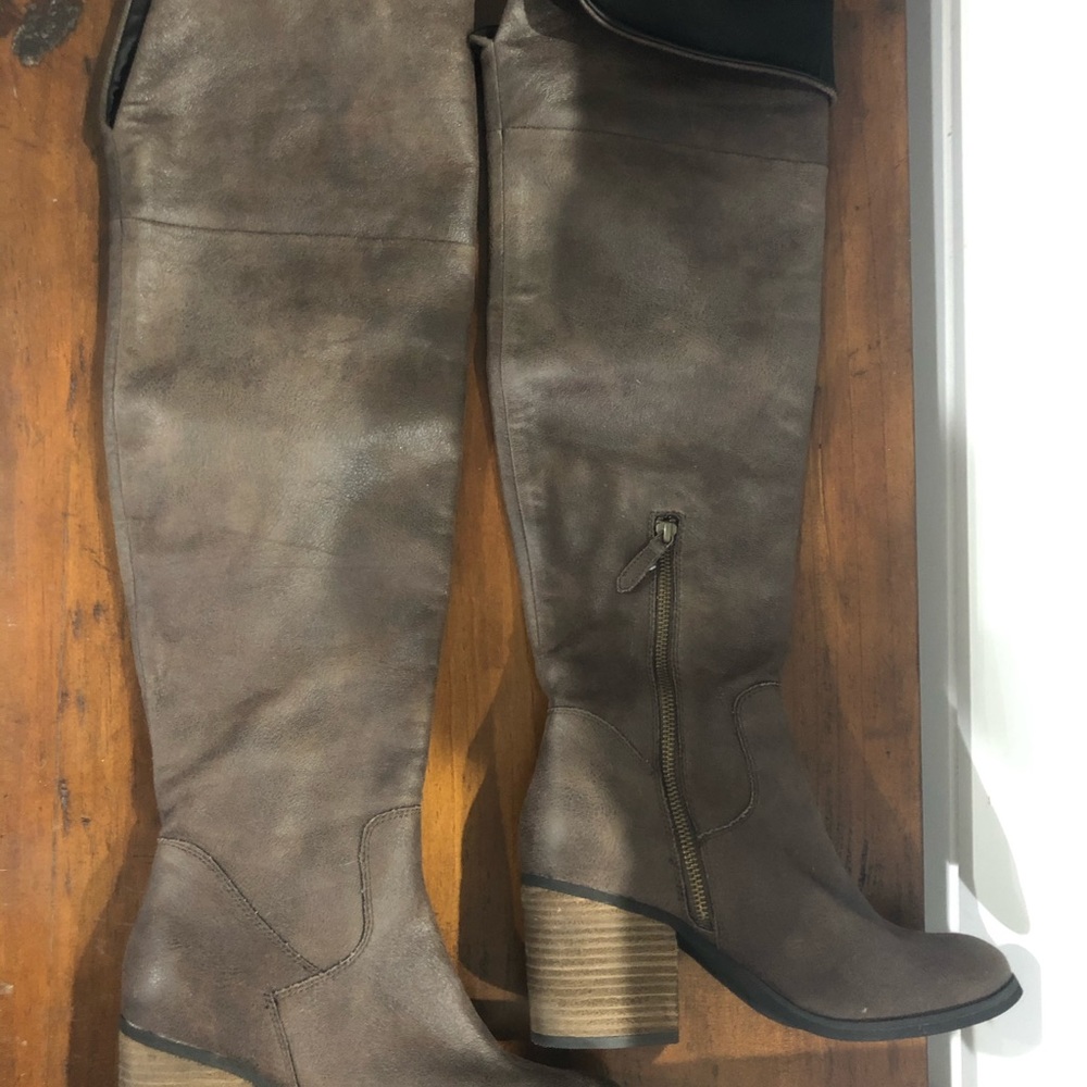 Hinge over the knee boot - Picture 3 of 8